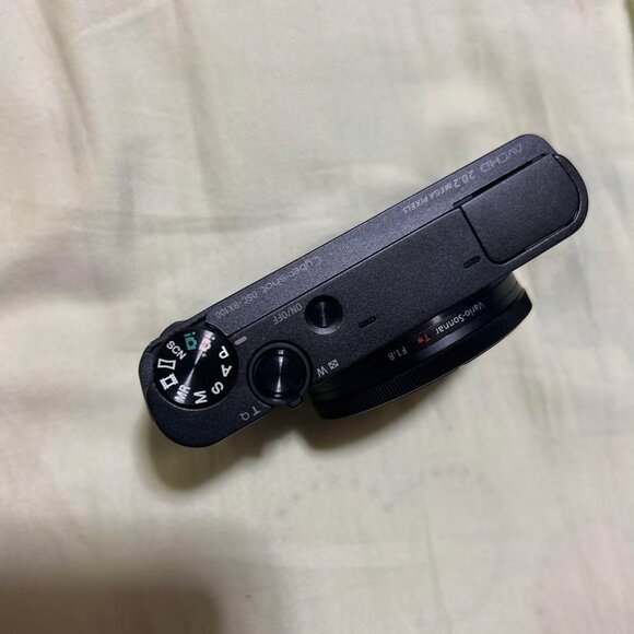 SONY Cyber-shot DSC-RX100 - Picture 4 of 7